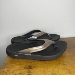 OOFOS OOlala Luxe Sandals Women's Size 8 Black Gold